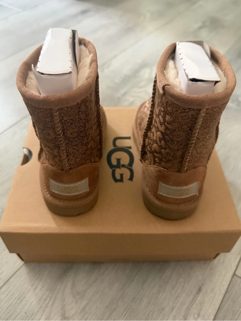 UGG Girls Chestnut Glitter Leopard Classic Short Boots